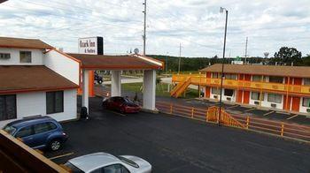 Ozark Inn And Suites Осейдж Бийч Екстериор снимка