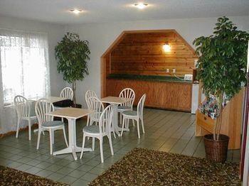 Ozark Inn And Suites Осейдж Бийч Екстериор снимка